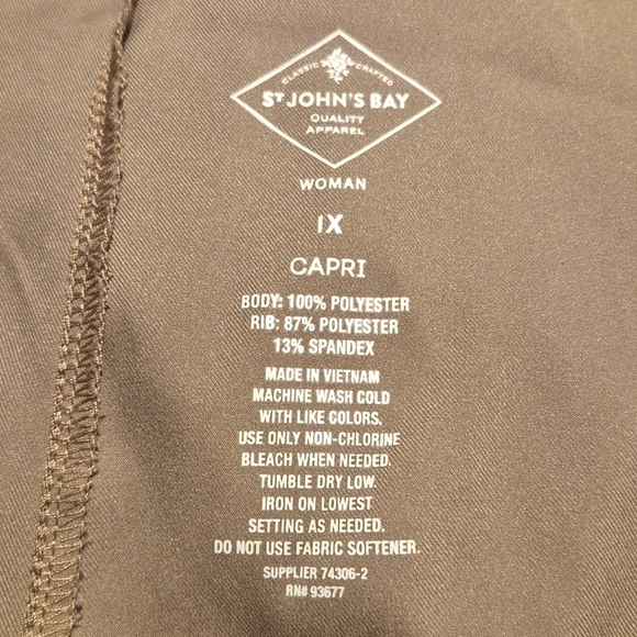 St. John's Bay Women's size 1X light weight capri pants, light tan shade, EUC - Picture 7 of 7